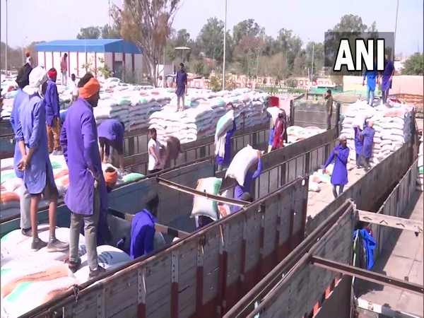 India sends third consignment of 2,000 MTs of wheat from Afghanistan (Photo/ANI)