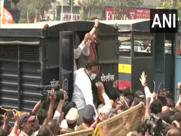 Mumbai police detain BJP leader Devendra Fadnavis and other leaders of the party. (Photo/ANI)