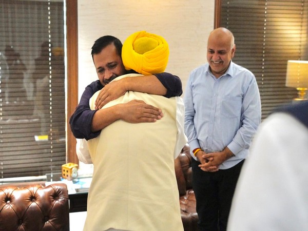 AAP leader Bhagwant Mann and Delhi CM Arvind Kejriwal (Photo:Twitter/ AAP Punjab)
