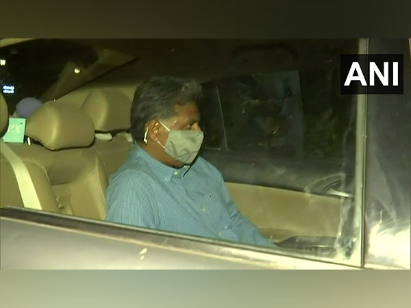 Senior Congress leaders Manish Tewari arrive at the residence of party leader Ghulam Nabi Azad. (Photo/ANI)