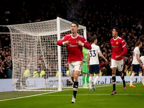 
    Premier League: Man Utd's Ronaldo breaks all-time FIFA record with hat-trick against Spurs
    
