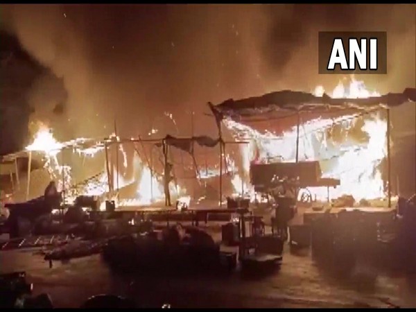 Fire breaks out in Aliganj area of Uttar Pradesh (Photo/ANI)