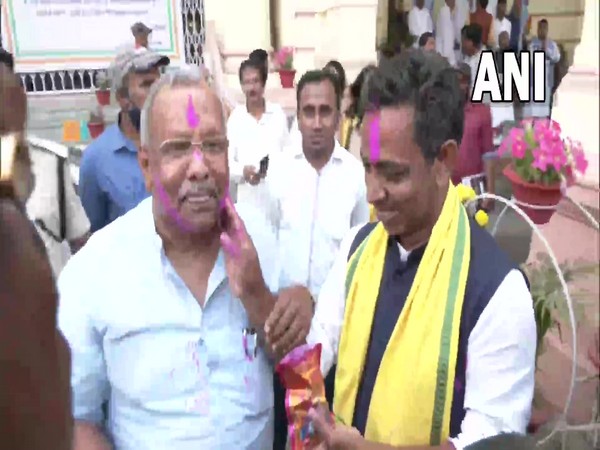 Bihar Deputy Chief Minister Tarkishore Prasad celebrating Holi with MLAs (Photo/ANI)