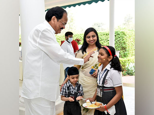 Vice President M Venkaiah Naidu celebrates Holi with school children (Picture courtesy: @VPSecretariat)