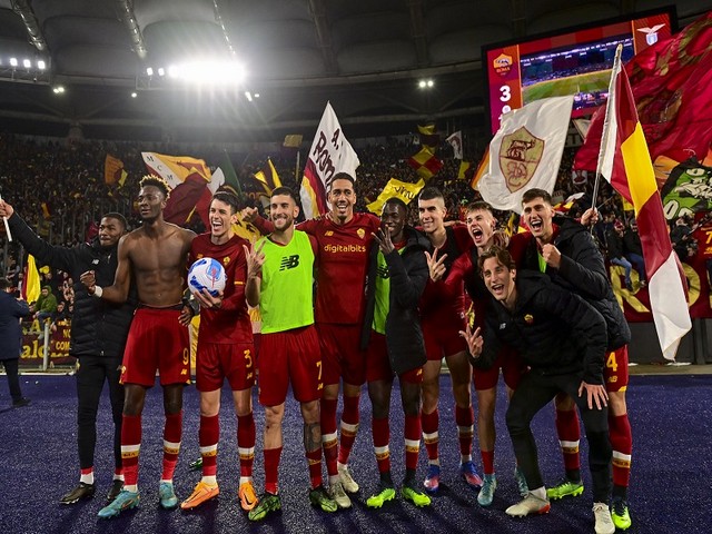 AS Roma players after win against Lazio (Photo: Twitter/AS Roma)