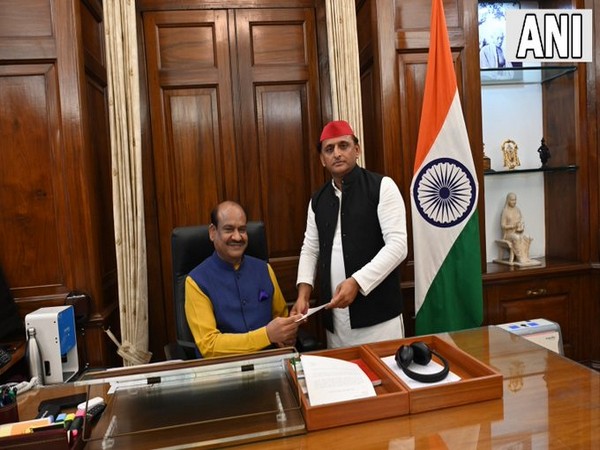Samajwadi Party (SP) chief Akhilesh Yadav hands over his resignation to Lok Sabha Speaker Om Birla. (Photo/ANI)