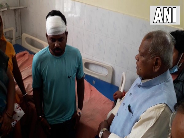 Former Bihar CM Jitan Ram Manjhi meets injured persons. (Photo/ANI)