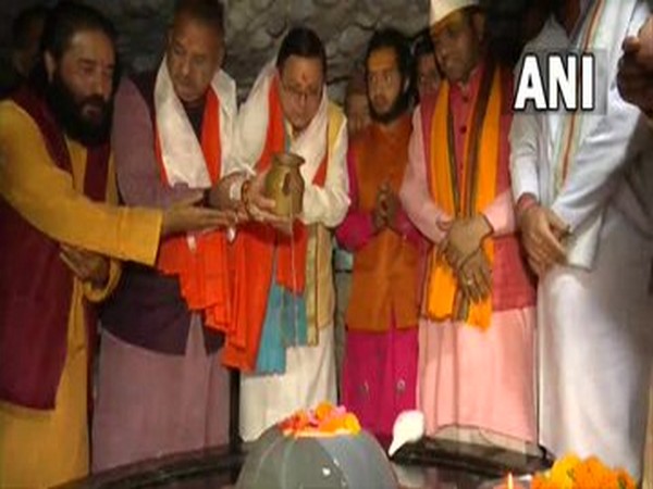 BJP's Pushkar Singh Dhami offers prayers at Tapkeshwar Mahadev temple in Dehradun. (Photo/ANI)