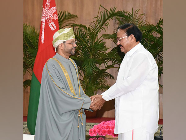 VP Naidu, Oman Foreign Minister exchange views on global issues (Photo/Twitter: Vice President of India)