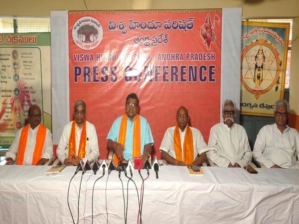 Vishwa Hindu Parishad general secretary Milind Parande at a press conference (Photo:Twitter/VHP)
