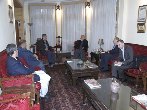 Hamid Karzai meets Russian envoy Zamir Kabulov (Photo Credit: Twitter/Hamid Karzai)