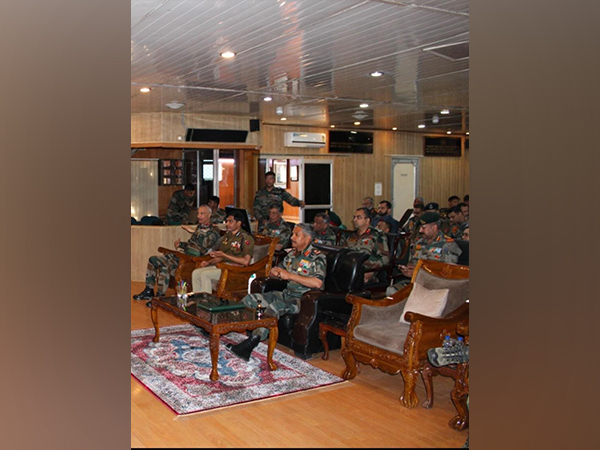 Indian Army, J-K Police hold joint security conference (Photo:ANI)