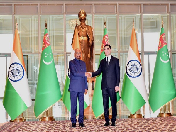 President Ram Nath Kovind (L) with Turkmenistan President Serdar Berdimuhamedov (R) (Photo: Twitter/Rashtrapati Bhavan)