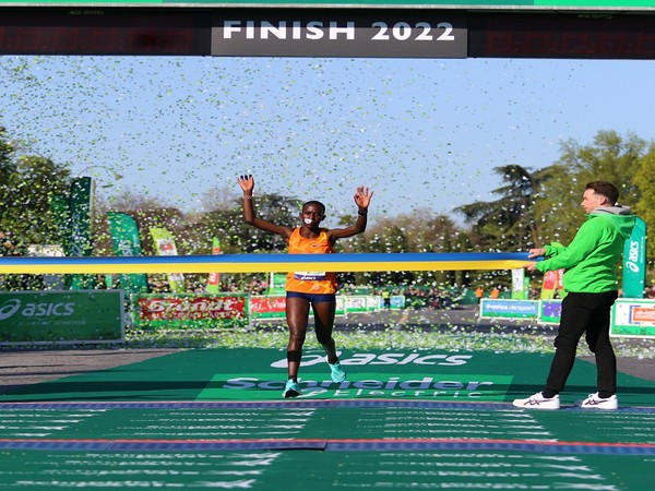 Kenya's Judith Jeptum (Photo: Twitter/Schneider Electric Marathon de Paris)