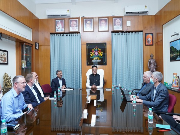 Karnataka Higher Education Minister CN Ashwath Narayan with IIsraeli delegation 
