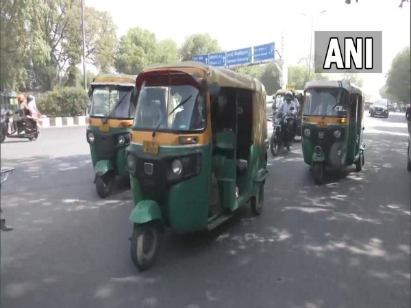 Autorickshaws heading towards the protest site (Photo/ANI)