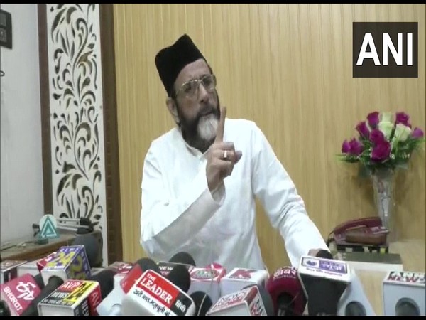Uttar Pradesh cleric Tauqir Raza addressing a press conference.