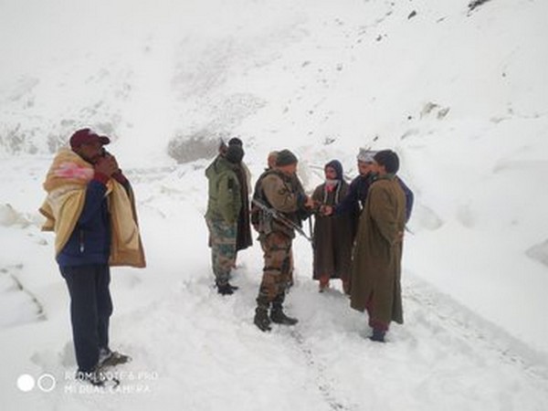 Visuals from Sinthan Pass (Pic credit: PRO Defence Jammu Twitter)