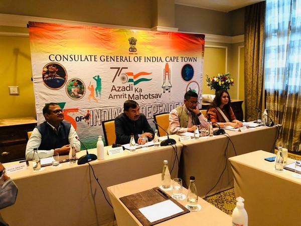 CEC Sushil Chandra interacts with Indian consulate officials, representatives of NRI community in Cape Town (Photo: Twitter/ECI)