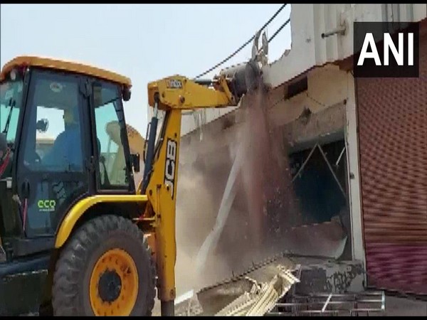 MP administration demolished illegal buildings of Khargone scuffle accused (Photo/ANI)