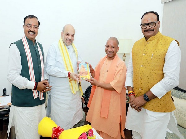 Uttar Pradesh Chief Minister Yogi Adityanath meets Union Home Minister Amit Shah (Twitter/myogiadityanath)