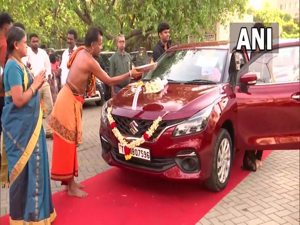 An IT firm, Ideas2IT, in Chennai, gifts 100 cars to 100 of its employees (Photo/ANI)