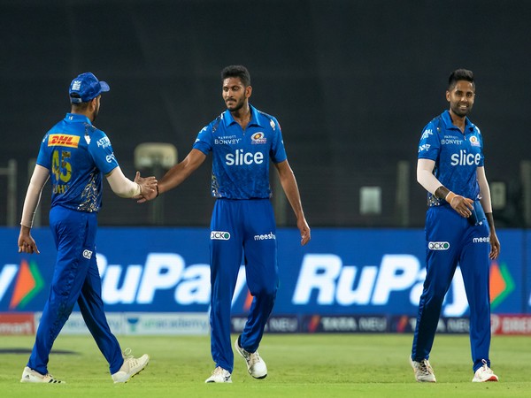 Mumbai Indians Team (Photo: IPL/ Twitter)