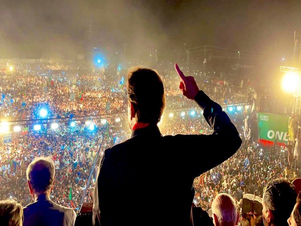 Imran Khan addressing a rally in Peshawar (Twitter/@PTIofficial)