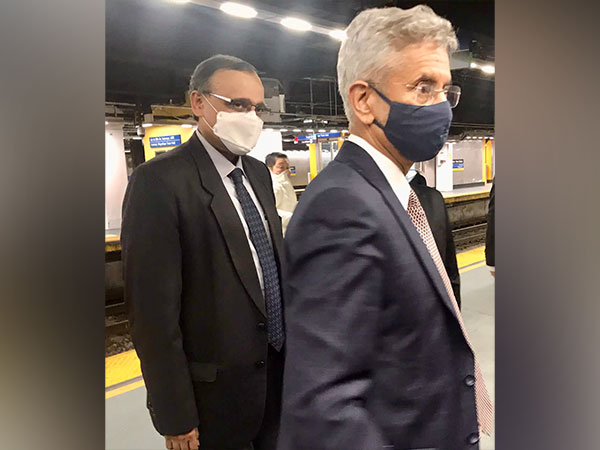India's Permanent Representative to UN TS Tirumurti welcomes Jaishankar in New York (Twitter/@ambtstirumurti)