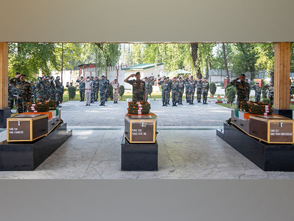 LG DP Pandey, Chinar Corps Commander and all ranks paid homage to gallant soldiers (ANI/Photo)