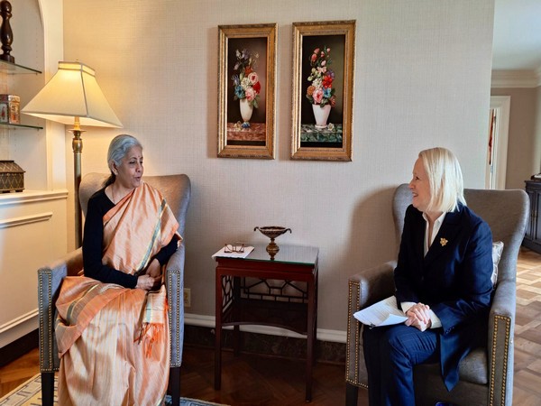 Finance Minister Nirmala Sitharaman meets Mary Schapiro, vice chairman of Climate Finance Leadership Initiative in Washington (Photo: Tiwtter/@FinMinIndia)