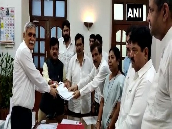 BJP delegation meets Mumbai police commissioner (Photo:ANI)