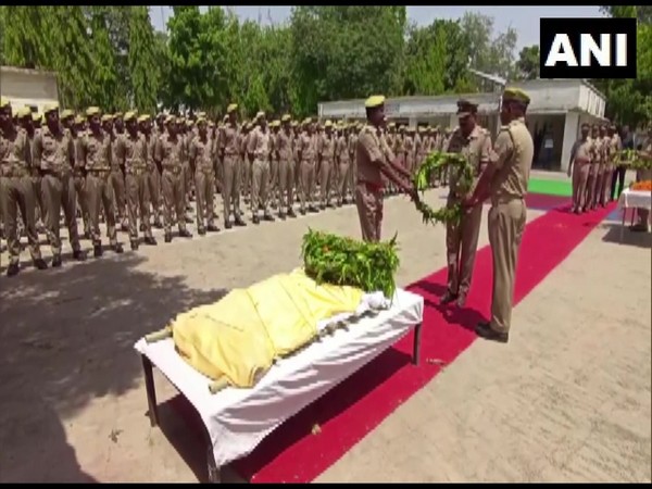 Farewell with state honours to a dog of UP Police dog squad in Moradabad on Sunday (Photo/ANI)