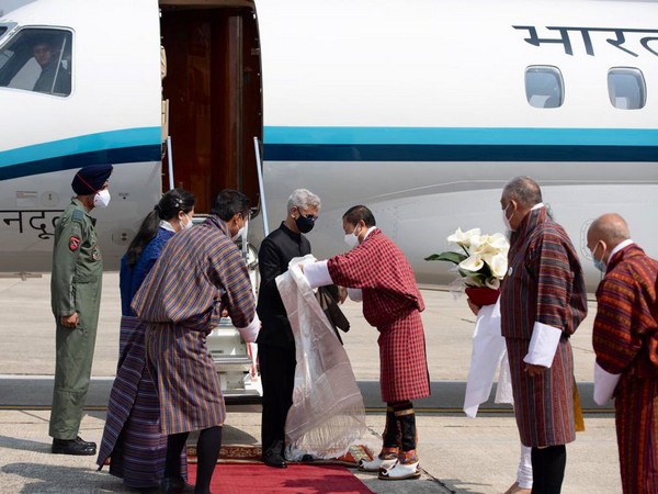 Bhutanese Foreign Minister welcoming S jaishankar (Photo Credit: Twitter/@DrSJaishankar)