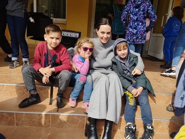 Angelina Jolie meeting children in Ukraine's Lviv (Twitter/@KyivIndependent)
