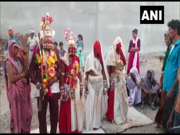 Samarth Maurya, the groom ties knot with 3 women at a time in Madhya Pradesh's Nanpur (Photo:ANI)