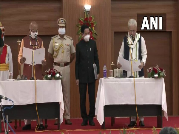 11 MLAs in Tripura take oath as cabinet ministers. (Photo/ANI)