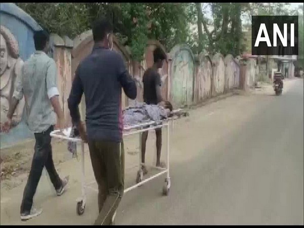 Patient being taken to doctor's residence on a stretcher in Chhattisgarh (Photo/ANI)