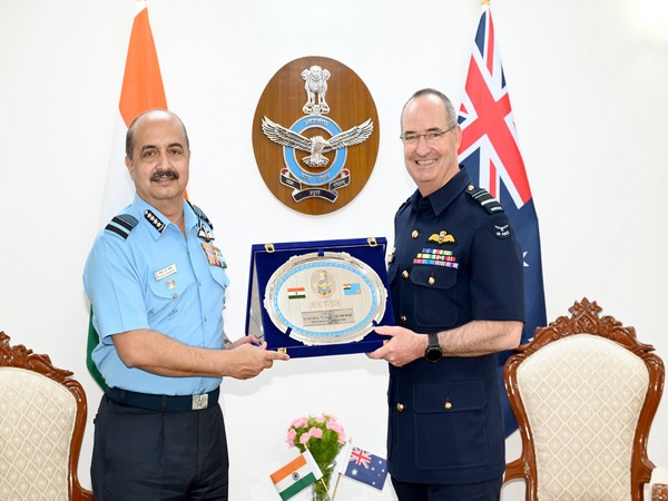 Australian Air Force meets Air Chief Marshal VR Chaudhari (Photo:Twitter/@IAF_MCC)