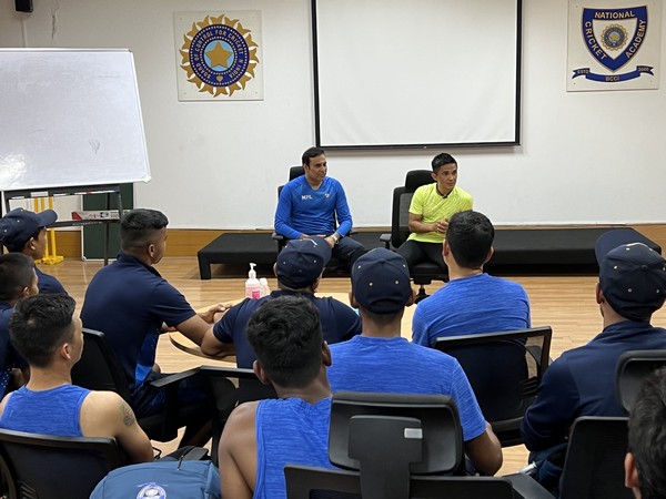 Sunil Chhetri and VVS Laxman interacting with players at NCA IPhoto/BCCI-Twitter)