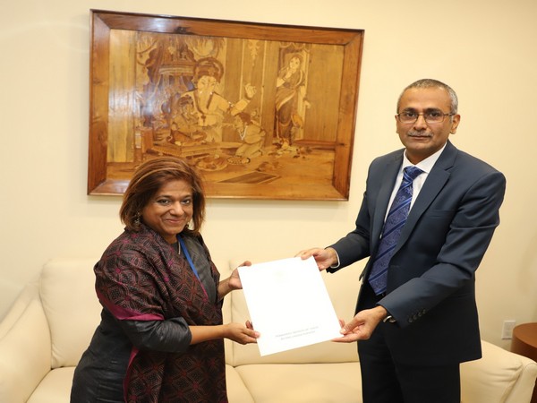 Deputy Permanent Representative to the United Nations, R Ravindra handed over a cheque (Photo: Twitter/@IndiaUNNewYork)