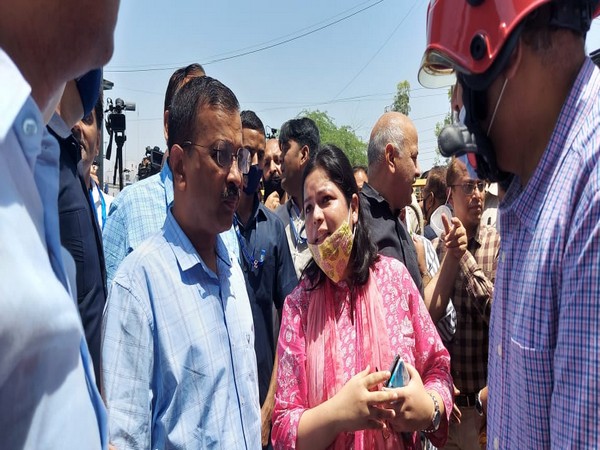 Delhi Chief Minister Arvind Kejriwal at Mundka fire incident site (Photo:ANI)