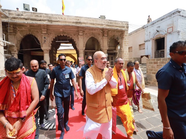 Union Home Minister Amit Shah at Dwarkadhish Temple (Photo/Twitter@AmitShah)