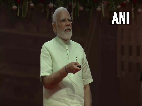 Prime Minister Narendra Modi inaugurating Nano Urea (Liquid) Plant constructed at IFFCO, Kalol (Photo:ANI)