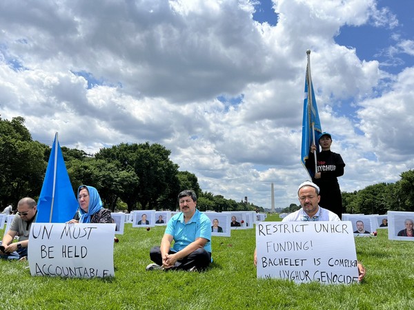 Uyghur activists protest in front of Capitol Hill, urge UN to act on 'Uyghur Genocide' by China (Twitter: RadioFreeAsia_Uyghur)