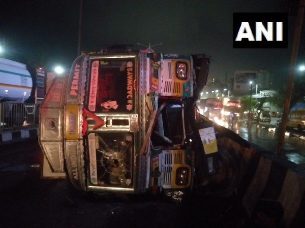 EBA tanker overturned at Ghodbunder road in Maharashtra (Photo/ANI) 