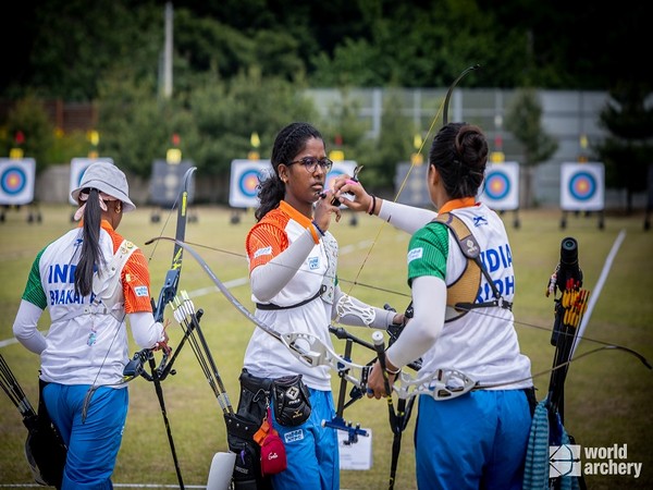Komalika Bari, Ankita Bhakat, and Ridhi (Photo: Twitter/World Archery)