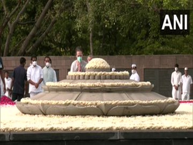Congress interim president Sonia Gandhi pay homage to former Prime Minister Rajiv Gandhi. (Photo/ANI)
