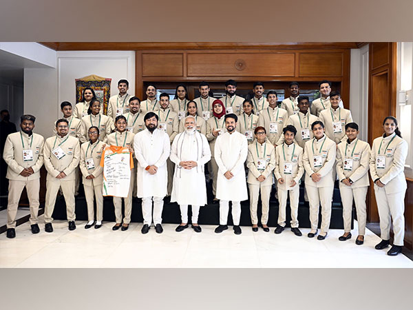 PM Narendra Modi with India's Deaflympics contingent (Image: PIB)
