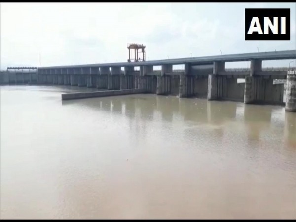 A visual of the Hathni Kund barrage